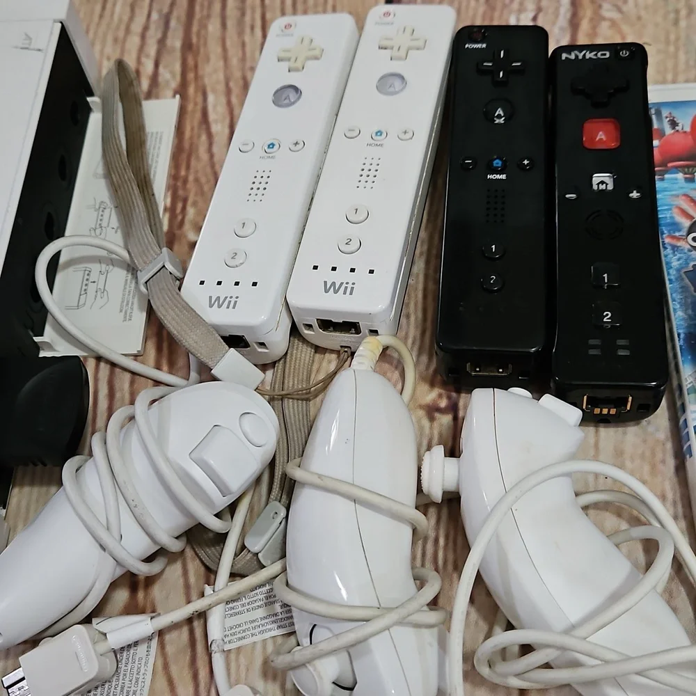 Nintendo Wii Console Acessories And‎ 3 Games